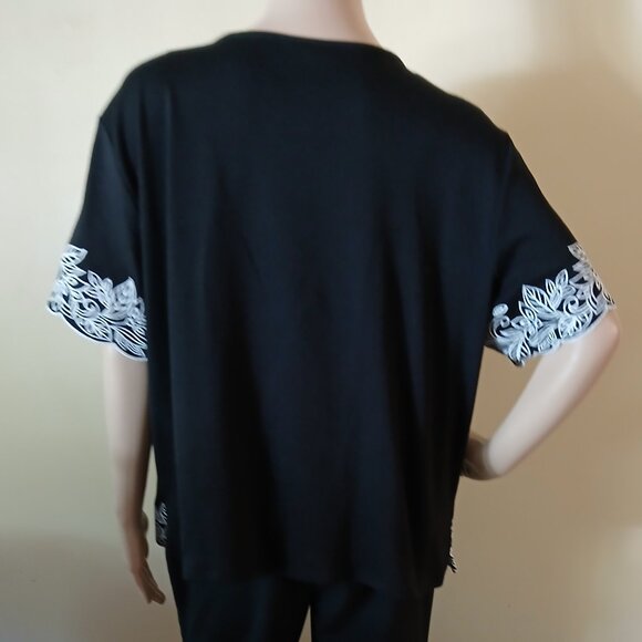 Alfred Dunner Petite Black & White Trim Top - Picture 5 of 8